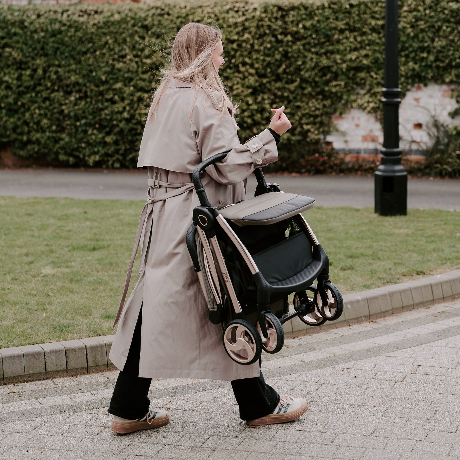 eggZ compact stroller demonstrating its one-hand z-fold mechanism folding into a freestanding position